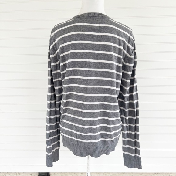 Aeropostale Gray & White Stripe Long Sleeve V-Neck Knit Sweater size L - Picture 3 of 9